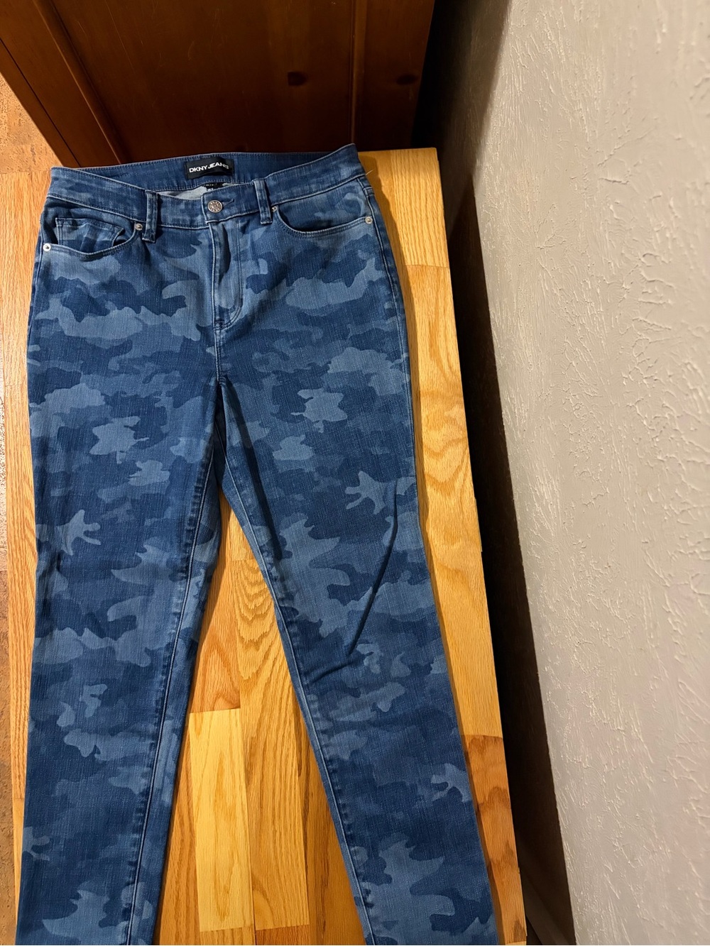 DKNY Women’s Blue Camo Stretch Jeans